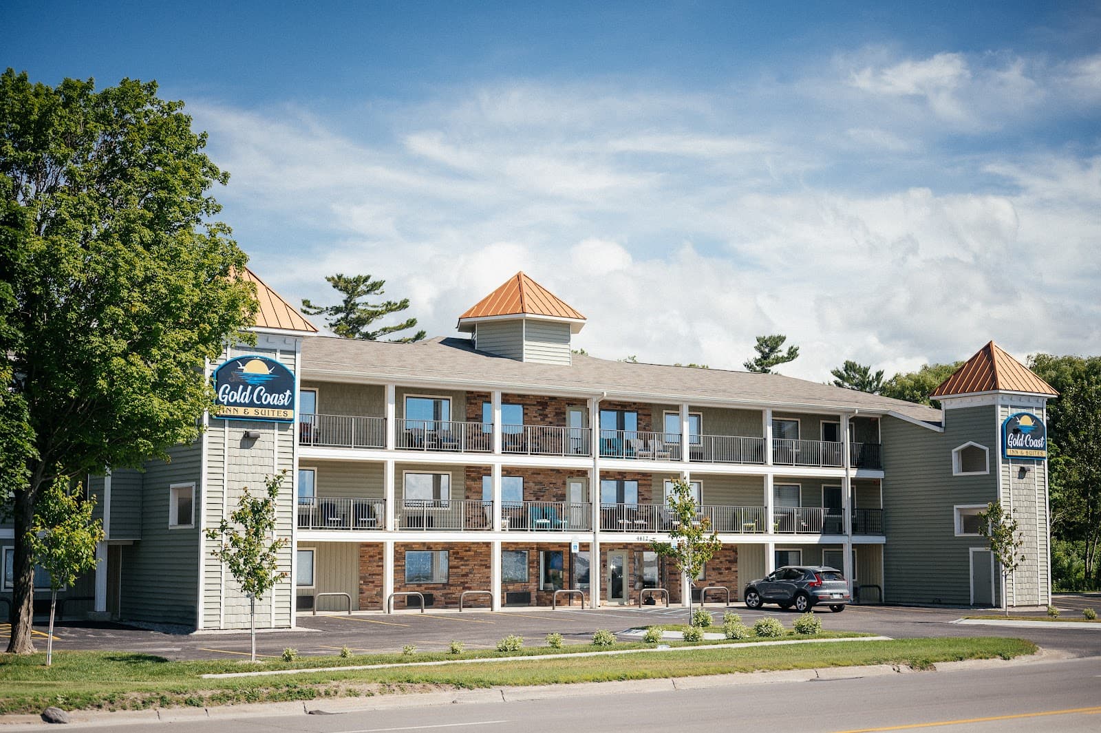 Kasa Gold Coast Inn Traverse City - Vacation Rentals in Traverse City, Michigan