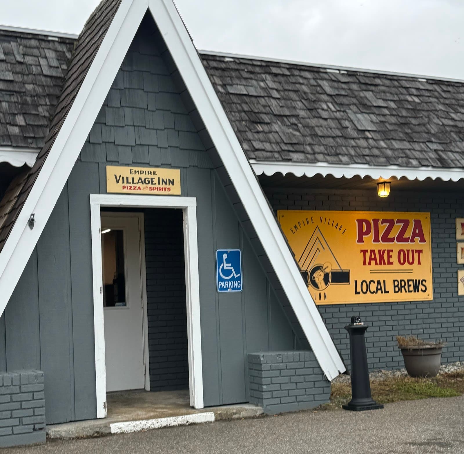 Empire Village Inn - Bed & Breakfasts in Traverse City, Michigan