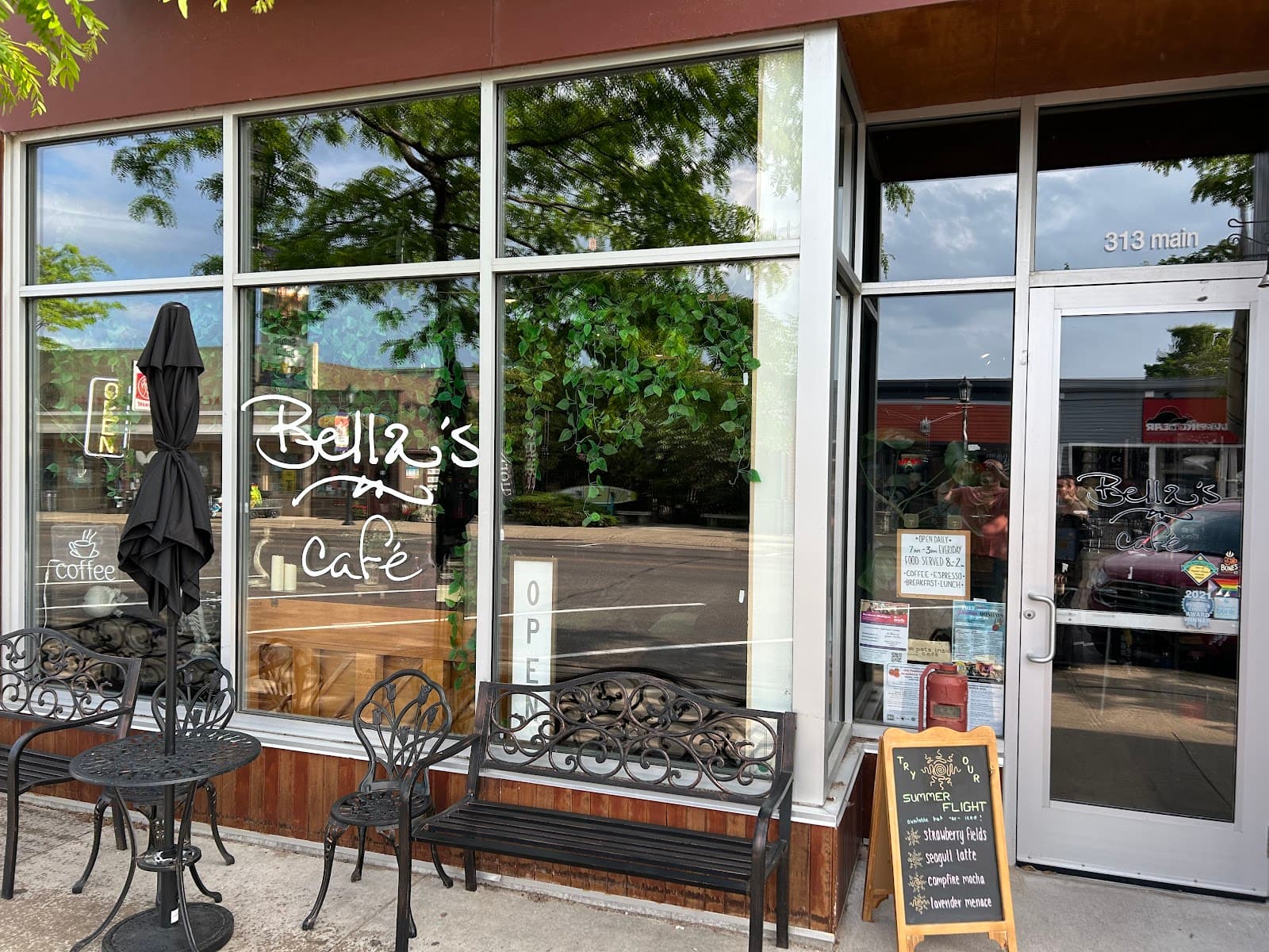 Bella's Cafe - Coffee Shops in Traverse City, Michigan