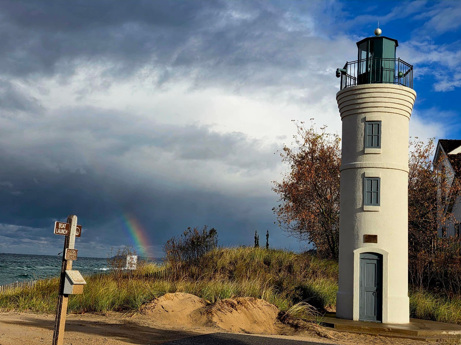 Robert Manning Memorial Lighthouse - Lighthouses in Traverse City, Michigan