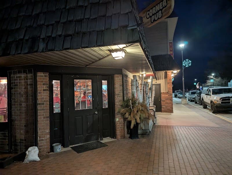 Hungry Tummy Corner Pub - Family/American in Traverse City, Michigan